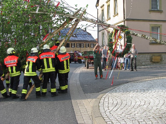 Maibaumaufstellung